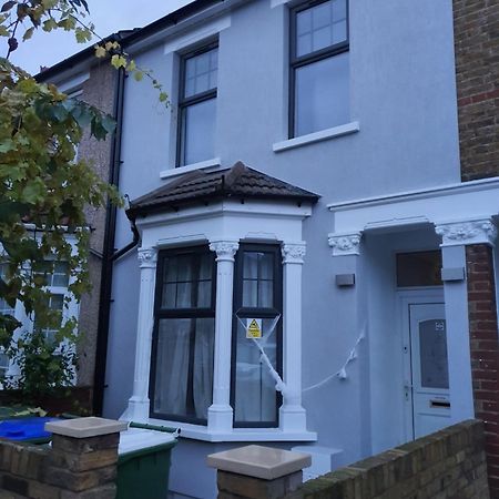 Daniari Guest Rooms Erith Екстер'єр фото