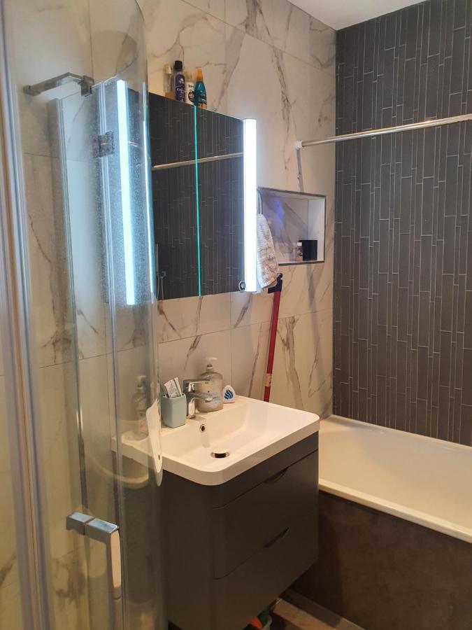 Daniari Guest Rooms Erith Екстер'єр фото